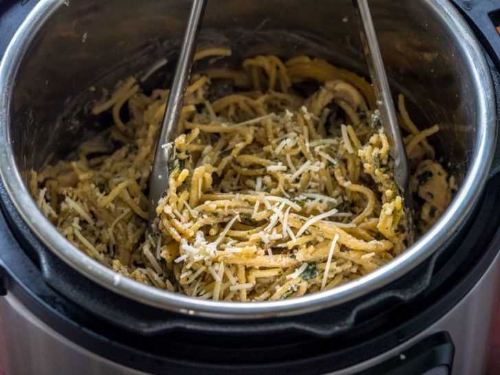 Instant Pot Spaghetti Chicken Florentine | 12 Tomatoes