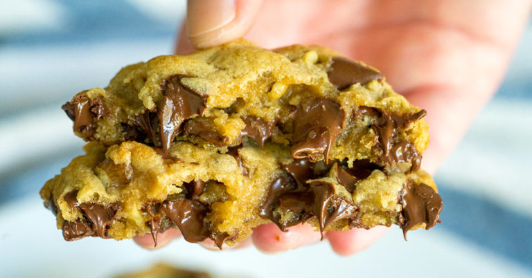 Copycat DoubleTree Hotel Chocolate Chip Cookies