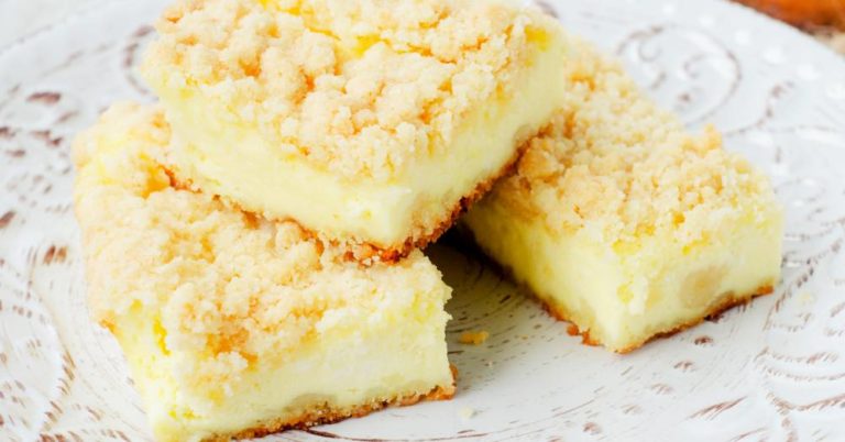 Custard Cheesecake Crumble Bars