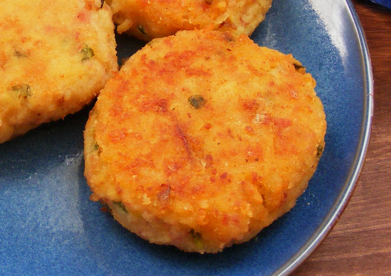 Ham and Cheese Mashed Potato Cakes Recipe - Samsung Food