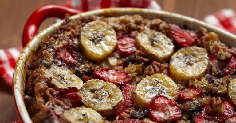 Strawberry Banana Oatmeal Breakfast Bake