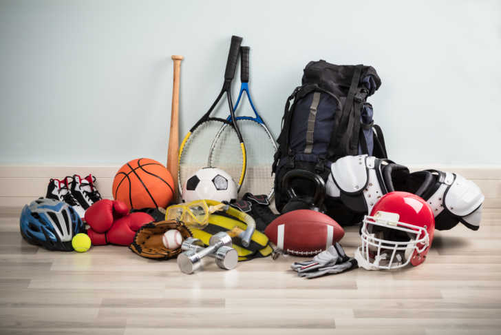 HOW TO CLEAN A FOOTBALL HELMET LIKE THE PROS