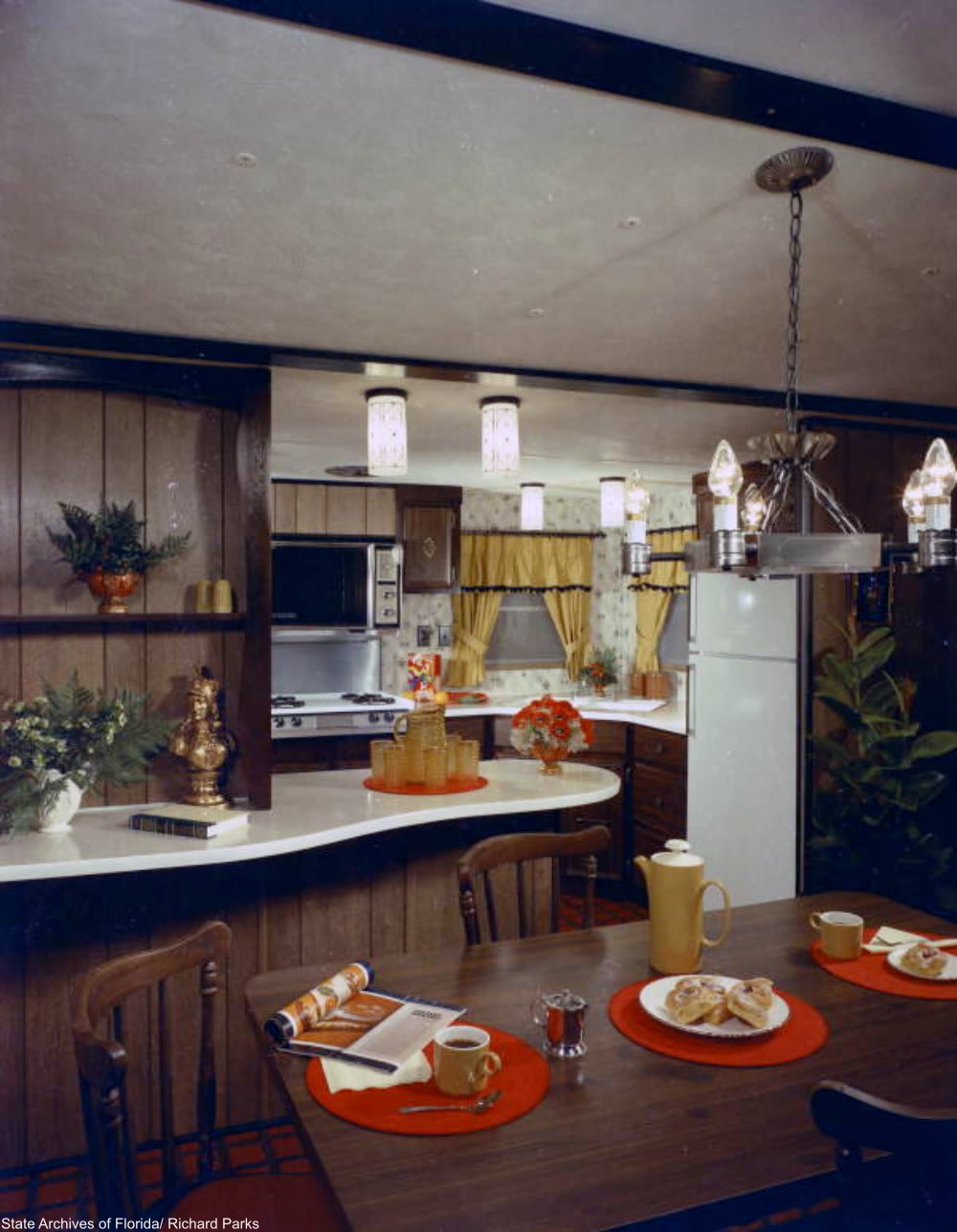 20 Kitchens from the ’70s That Are So Bad They’re Good | 12 Tomatoes