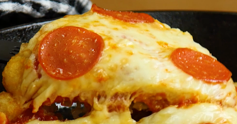 Tater Tot Pizza