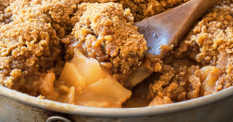 Old-Fashioned Sandy Apple Crisp