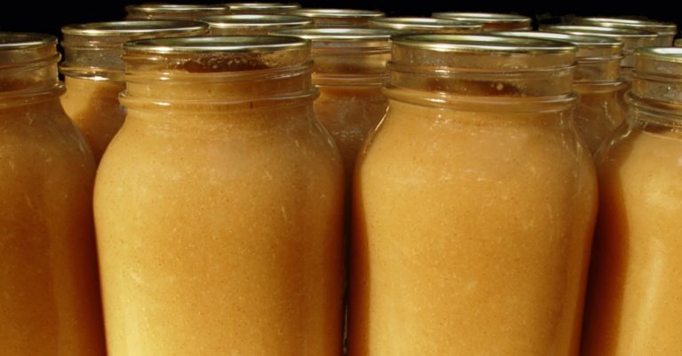 Homemade Canned Applesauce
