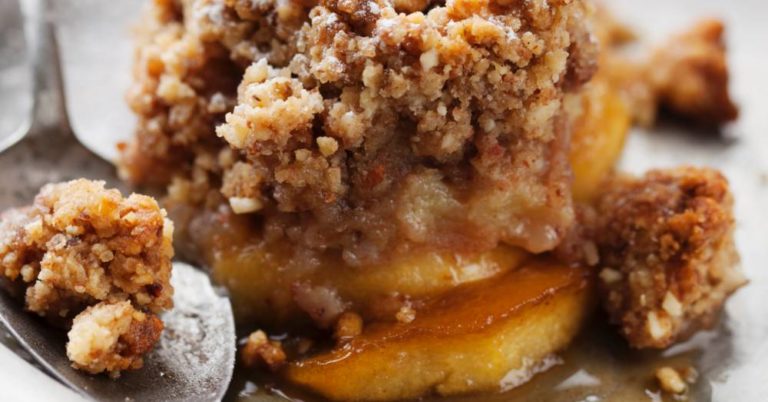 Simple And Delicious Apple Crumble