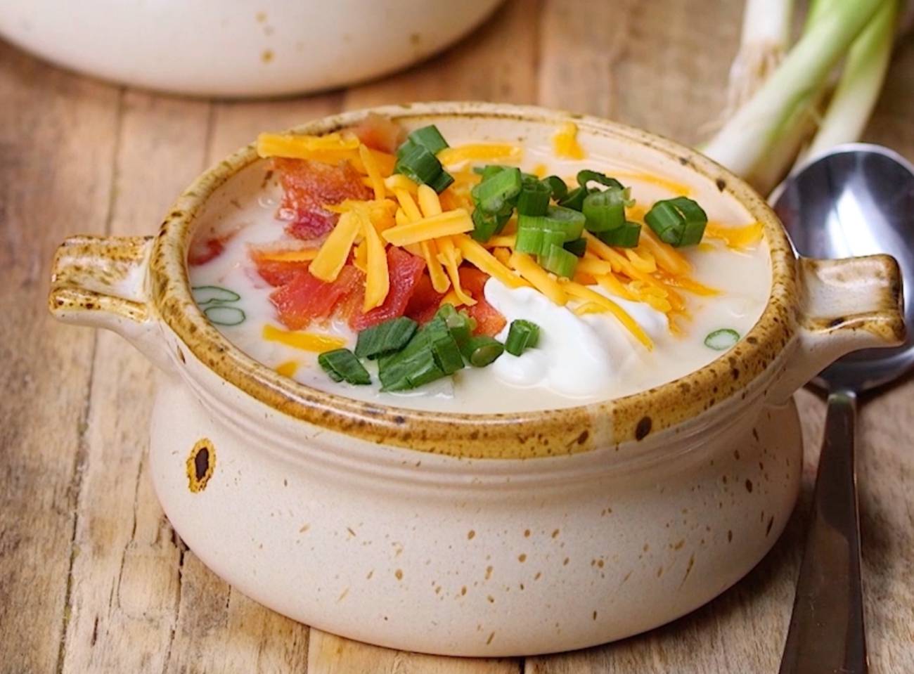 https://cdn.greatlifepublishing.net/wp-content/uploads/sites/2/2018/11/22001121/4-Easy-Slow-Cooker-Soups_Loaded-Potato.jpg