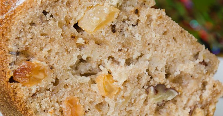 Applesauce Raisin Rum Cake