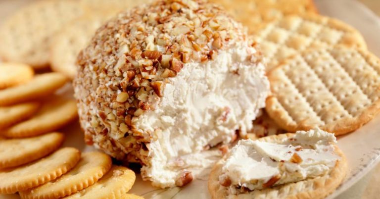 Maple Pecan Cheese Ball