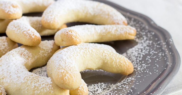 Vanillekipferl – Vanilla Crescent Cookies