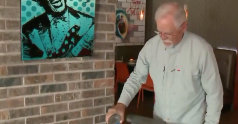 Retired Doctor Fills In As Busboy – Saves A Life Within 5 Minutes