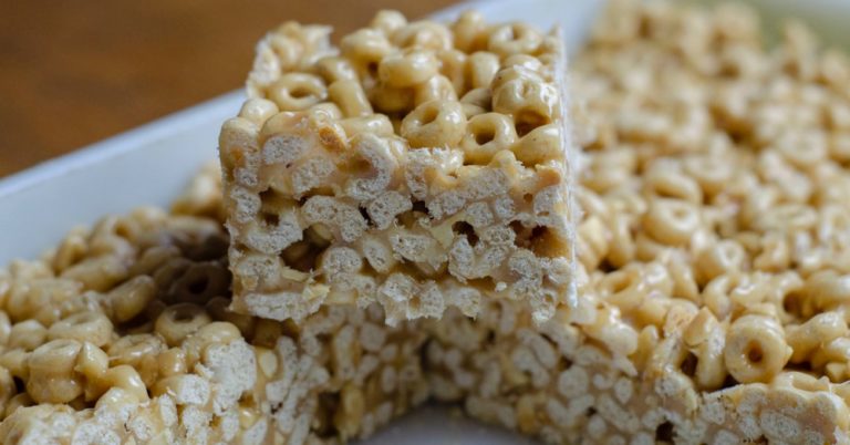 No-Bake Peanut Butter Cheerio Bars