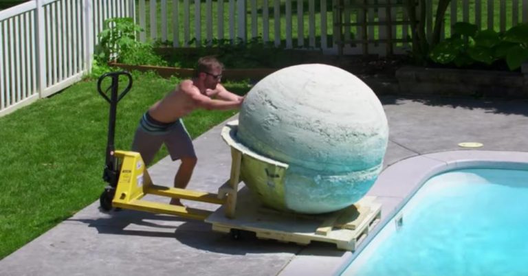 They Made A 2,000lb “Bath Bomb” To See What Would Happen When They Dropped It In The Pool