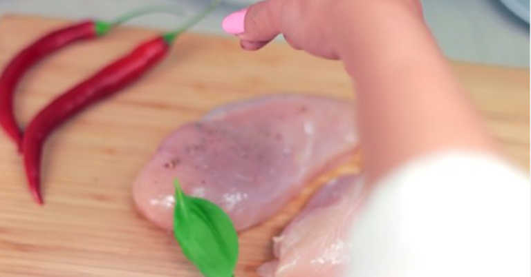 The CDC Is Urging People Everywhere To Stop Washing Raw Chicken