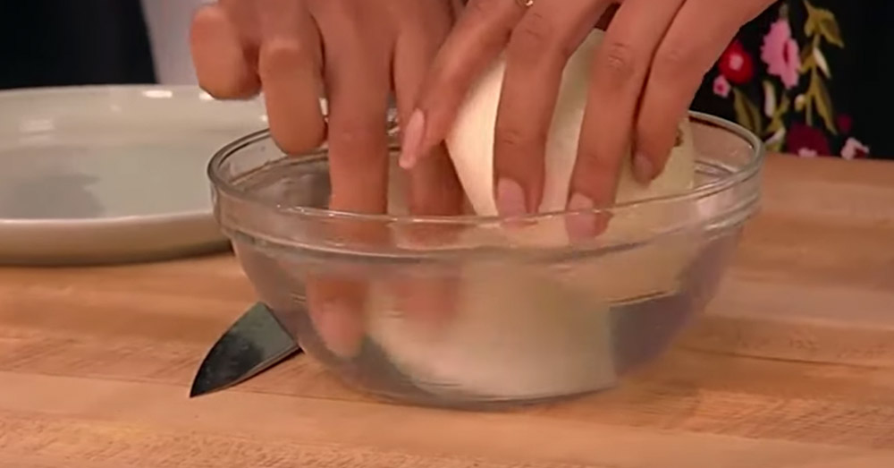 Why Onions Make You Cry (And How To Avoid The Tears) 12 Tomatoes