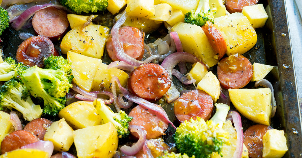 https://cdn.greatlifepublishing.net/wp-content/uploads/sites/2/2019/08/21122733/Honey-Garlic-Kielbasa-and-Veggie-Sheet-Pan-OG-1.jpg