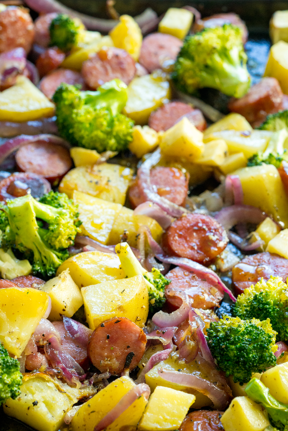 https://cdn.greatlifepublishing.net/wp-content/uploads/sites/2/2019/08/21122757/Honey-Garlic-Kielbasa-and-Veggie-Sheet-Pan-10.jpg