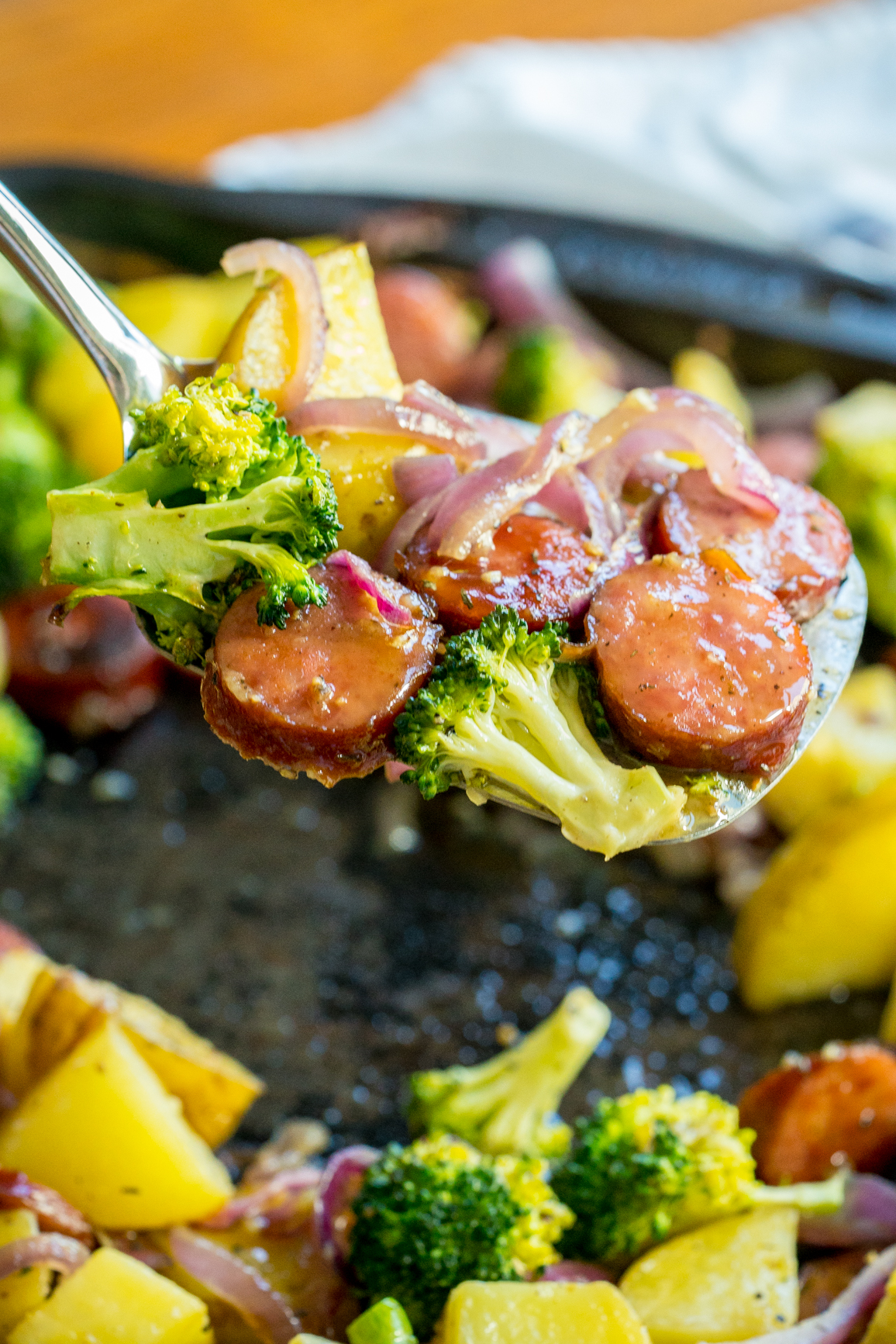 https://cdn.greatlifepublishing.net/wp-content/uploads/sites/2/2019/08/21122759/Honey-Garlic-Kielbasa-and-Veggie-Sheet-Pan-13.jpg