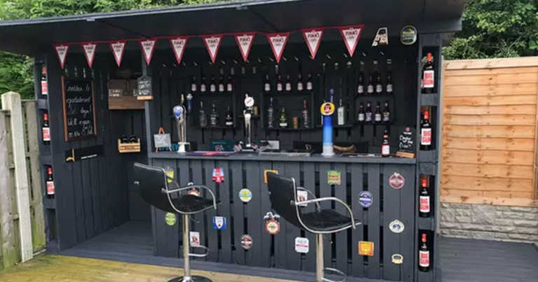 Man Builds A Bar In His Backyard For $112 Using Wood Pallets