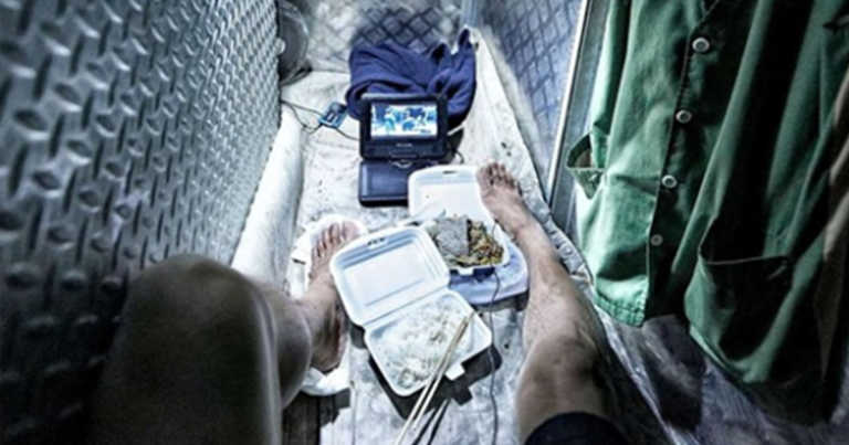 Photos Series Showcases The Harsh Reality Of Hong Kong’s “Coffin Cubicles”