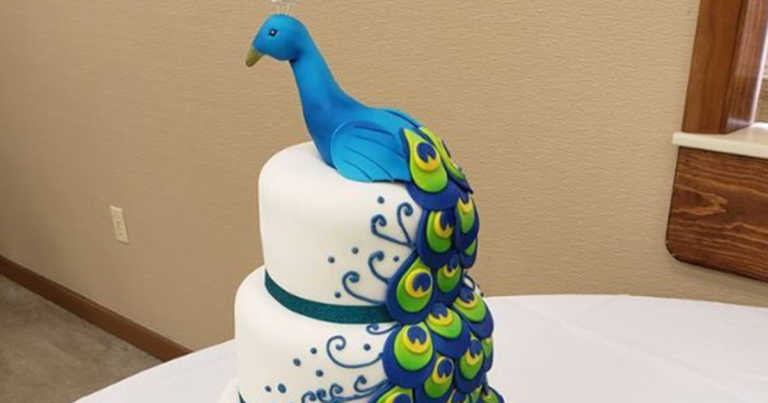 Bakers Design A Peacock Wedding Cake With A Trail Of Tail Feather Cupcakes