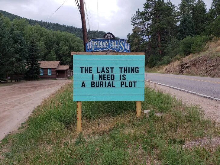 Small Town Colorado Community Center Is Putting Up The ‘Punniest’ Signs ...