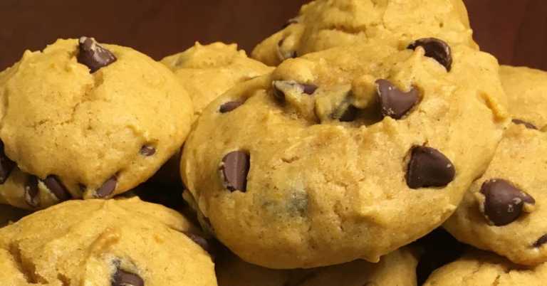 Pumpkin Spice Chocolate Chip Cookies