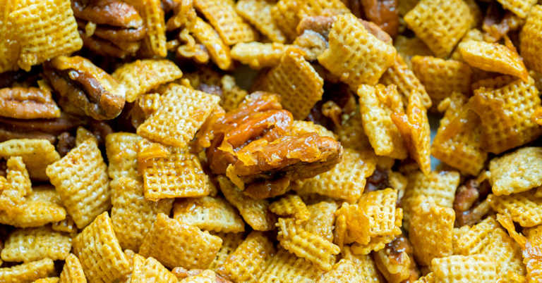 Praline Crunch Party Mix
