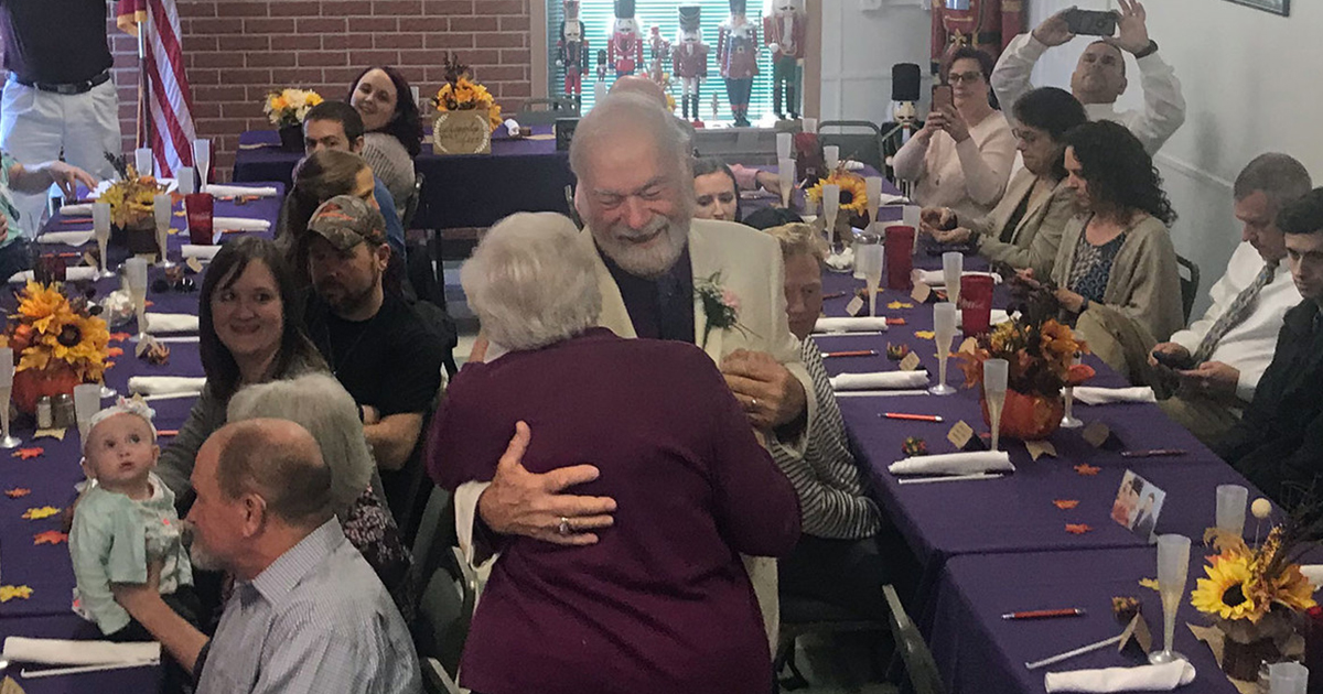 High School Sweethearts Marry At Age 80 After 60 Years Apart 12 Tomatoes