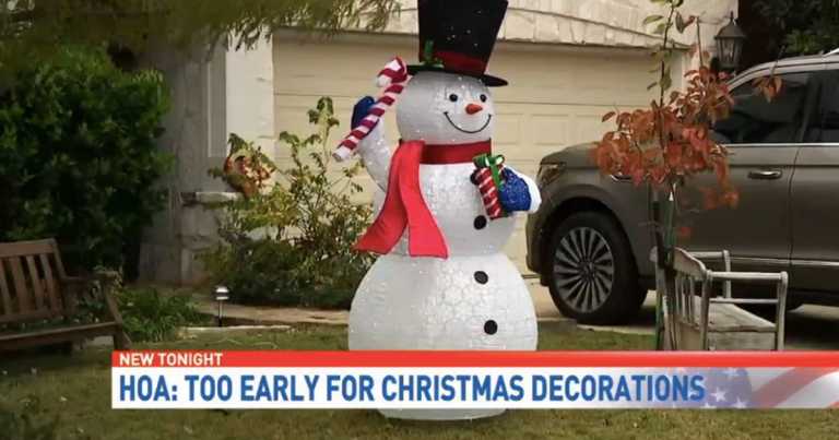 Family Was Told To Take Down Their Christmas Decorations Cause It Was Too Early