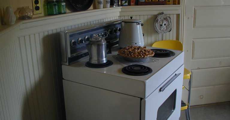 Your Oven Drawer Isn’t (Always) for Storage