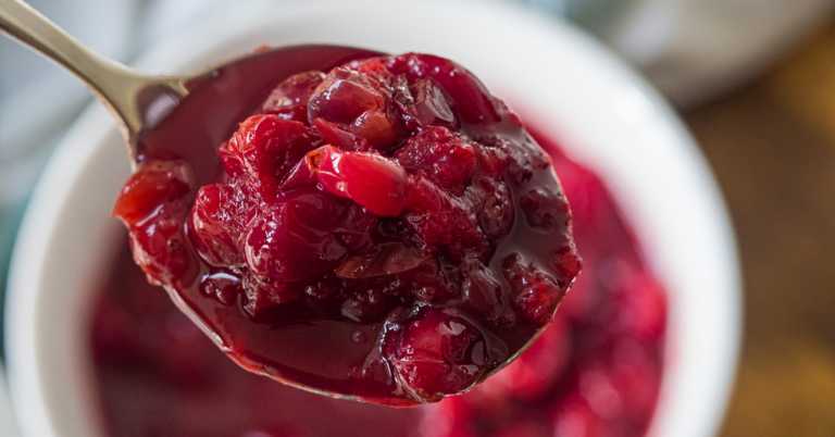 Slow Cooker Homemade Cranberry Sauce