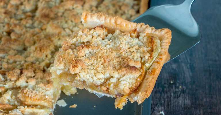 Apple Crumb Slab Pie