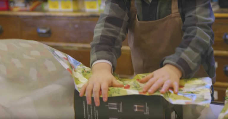 Touching Christmas Advertisement for Family Business Is Making People Get Emotional