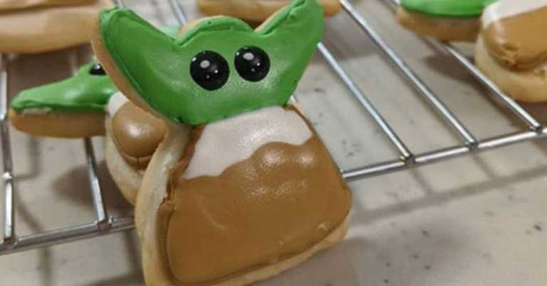 How To Make Baby Yoda Christmas Cookies Using An Angel Cutter
