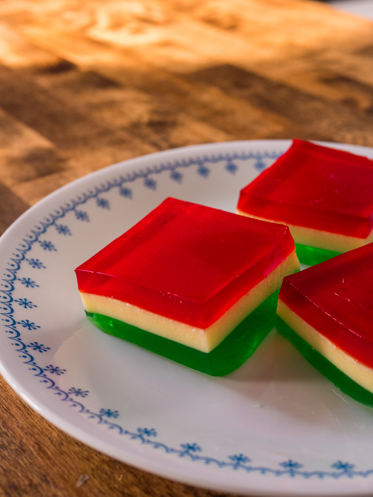 Mother's Kitchen: Ribbon Jello