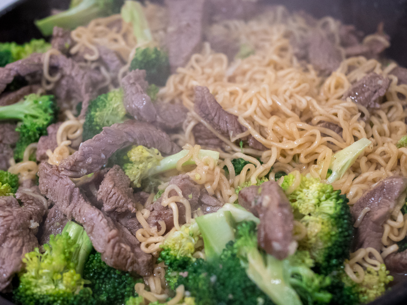 20 Minute Beef Broccoli Ramen Stir Fry 12 Tomatoes