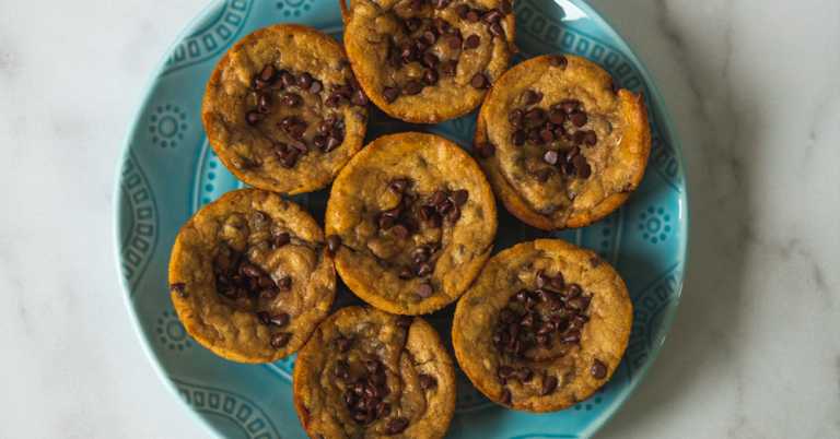 Flourless Peanut Butter Banana Blender Muffins