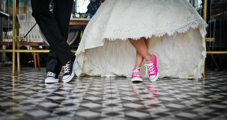 Gran cantidad Diligencia Barricada Converse Is Now Selling Customizable Bridal Shoes | 12 Tomatoes