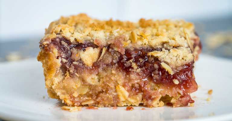 Raspberry Oatmeal Crumble Bars
