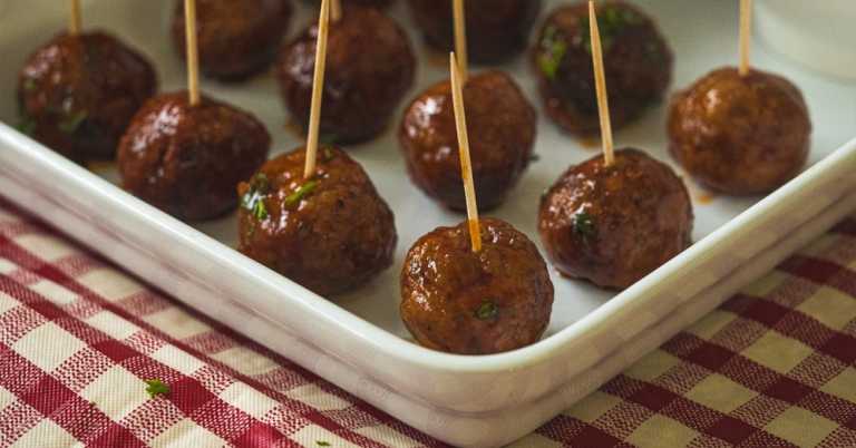 Slow Cooker Chipotle Meatballs