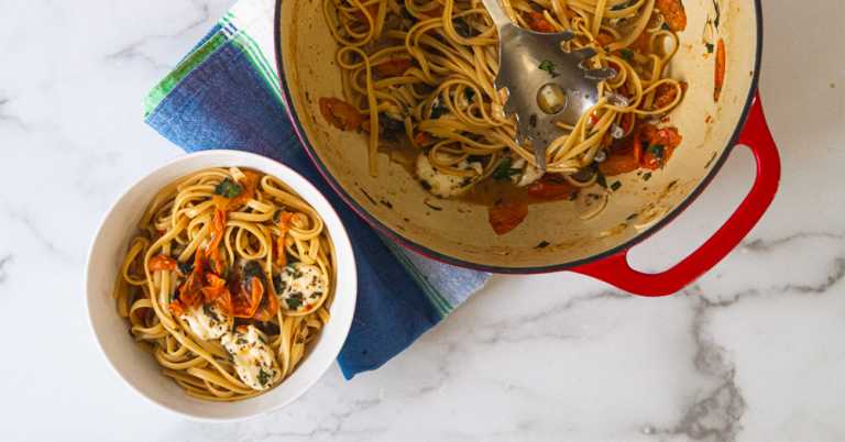 One Pot Caprese Pasta