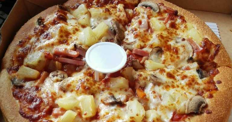 How The ‘Plastic Table’ Pizza Saver Transformed Pizza Delivery