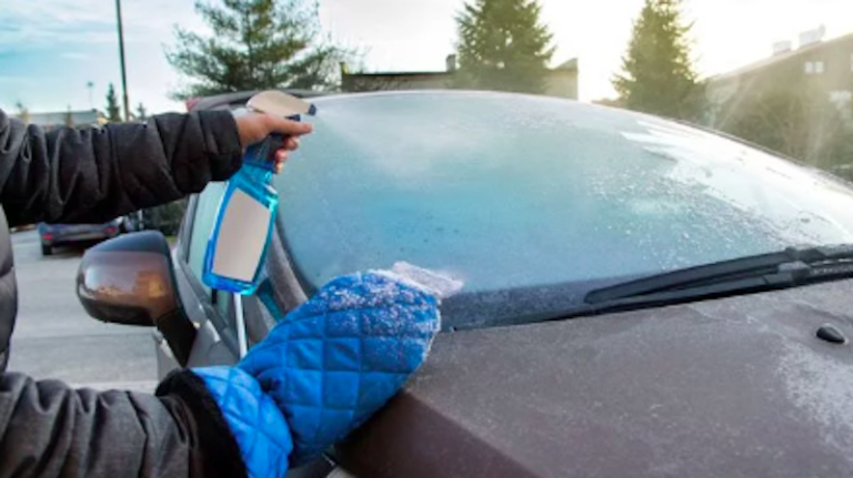 How To Defrost Your Windshield In Less Than 60 Seconds With Water And Rubbing Alcohol