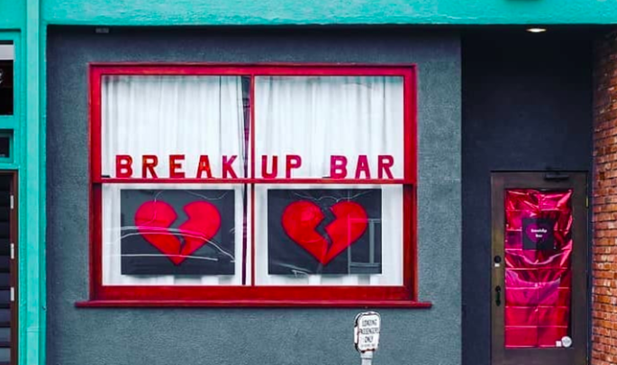 Break-Up-Themed Bar In Los Angeles Shows Break-Up Movies On The Wall