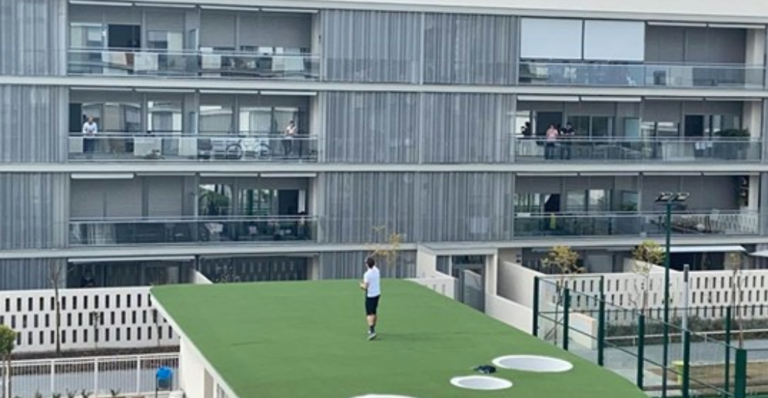 Trainer Leads An Exercise Class From A Rooftop For His Quarantined Neighbors