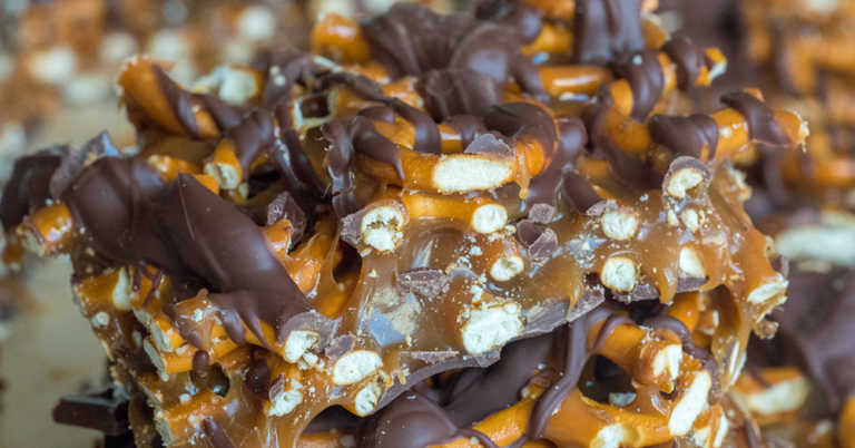 No-Bake Salted Caramel Chocolate Pretzel Bars
