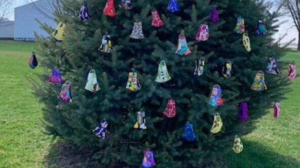 Woman Makes Face Masks And Hangs Them On A ‘Giving Tree’ For Her Community