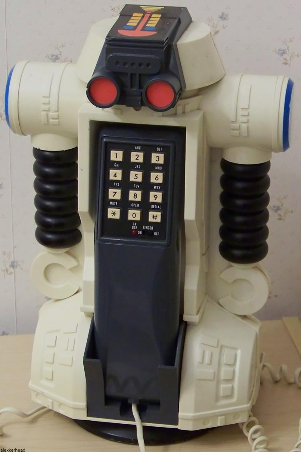 robo force novelty phone from 1984